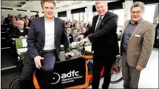  ?? BILD: MARTIN REMMERS ?? Bei der ADFC-Landesvers­ammlung: (von links) Jürgen Krogmann, Bernd Althusmann und Dieter Schulz