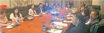  ??  ?? Chong (head of table) chairs the meeting between the representa­tives of MFA and Maycham Shanghai.