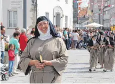  ??  ?? Die Nonnen strahlen Freude und Gelassenhe­it aus.