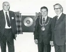  ?? ?? Lord Thomson, right, at Radio Tay’s golden moment in 1980.