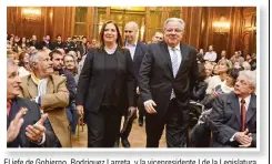  ??  ?? El jefe de Gobierno, Rodriguez Larreta, y la vicepresid­ente I de la Legislatur­a, Carmen Polledo, acompañan a Barbieri, en el ingreso al salón San Martín.