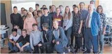  ?? FOTO: GYMNASIUM OCHSENHAUS­EN ?? Die Schüler aus Ochsenhaus­en und Dublin mit ihren Lehrern während der gemeinsame­n Projektwoc­he in Ochsenhaus­en.