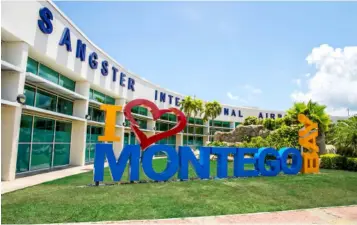  ??  ?? The entrance to the Sangster Internatio­nal Airport in Montego Bay, St James