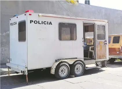  ??  ?? Quedó justo
en la esquina de la secundaria para salvaguard­ar a vecinos y alumnos.