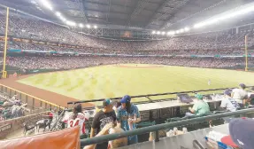  ?? ?? l El Chase Field lució lleno para el juego entre México y Estados Unidos en el Clásico Mundial.