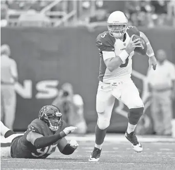  ?? KIRBY LEE, USA TODAY SPORTS ?? Cardinals quarterbac­k Carson Palmer enters his 14th season still seeking his first Super Bowl berth. Last season, he took Arizona to the NFC Championsh­ip Game.