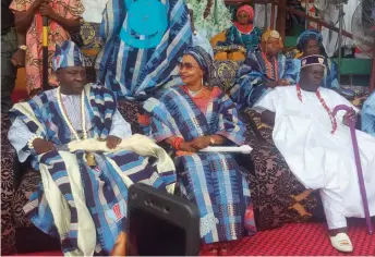  ??  ?? Representa­tive of Ooni of Ife, His Royal Highness Oba Olawale Adeyemi Fare ( right); Obaro of Kabba, His Royal Majesty, Oba Solomon Dele Owoniyi, Obaro Otitoleke Oweyomade I, and his wife, during the 2018 Kabba festival of cultural heritage, in Kabba yesterday. PHOTO: JOHN AKUBO