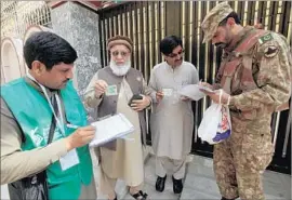  ?? Arshad Arbab European Pressphoto Agency ?? THE CENSUS has prompted concerns from women’s rights groups, smaller provinces and ethnic and religious minorities. Some worry about undercount­ing.