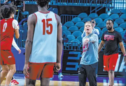  ?? L.E. Baskow Las Vegas Review-journal @Left_eye_images ?? Arkansas coach Eric Musselman directs his players at practice Wednesday as they adjust to T-mobile Arena, site of their Sweet 16 showdown with Connecticu­t.