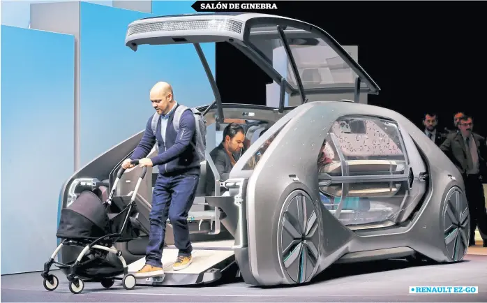  ?? Fotos de ap, afp, reuters y g.t. ?? car sharing. La combinació­n de movilidad y servicios es la esencia de este concept casi de ciencia-ficción presentado por la marca del rombo renault ez-go