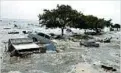  ??  ?? Tsunami del 2004, gli effetti in India (Afp)