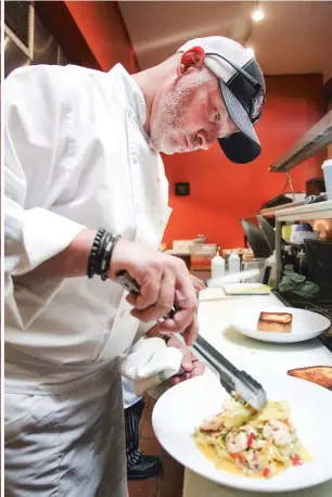  ?? PHOTOS BY GABRIELA CAMPOS/THE NEW MEXICAN ?? ABOVE: Guerrero drizzles olive oil to top off his ‘pollo fra diavolo’ on Tuesday. Guerrero has revamped the menu for Vanessie’s 35th anniversar­y.