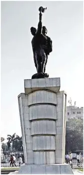  ??  ?? Hutatma Chowk, a symbol of unilingual Maharashtr­a, was obtained at great cost