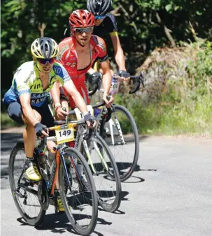  ??  ?? La tira de horas. Un buen número de marchas cicloturis­tas nos obligan a pasar muchas horas encima de la bici. Es obligado adecuar la preparació­n para ese esfuerzo.