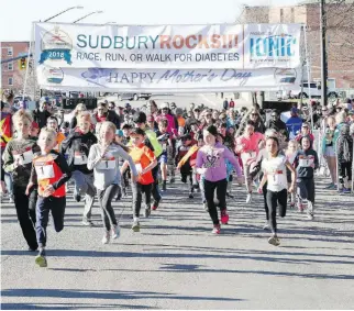  ?? GINO DONATO ?? Participan­ts get moving in the 1K kids’ run at the Sudbury Rocks event in May. Children don’t have to wait until after school to enjoy outdoor activity with the Daily Mile program.