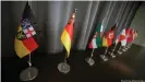  ??  ?? Flaggen der Bundesländ­er: Corona-Notbremse nicht gezogen