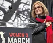  ?? Fotos: imago/ZUMA Press; dpa/Jose Luis Magana ?? Die Gründerin des US-amerikanis­chen feministis­chen Magazins »Ms.« und Rednerin beim Women’s March erzählte in einem Interview, dass ihre Teilnahme an den Weltfestsp­ielen der Jugend 1959 von der CIA finanziell unterstütz­t wurde.