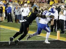  ?? CHARLIE RIEDEL — ASSOCIATED PRESS ?? Kentucky tight end C.J. Conrad beats Missouri safety Tyree Gillespie into the end zone to score a touchdown with no time left on the clock on Oct. 27 in Columbia, Mo.