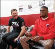  ?? TIM PHILLIS — THE NEWS-HERALD ?? Stipe Miocic and Browns receiver Josh Gordon chat after Miocic’s workout at Strong Style in Independen­ce on Dec. 21.