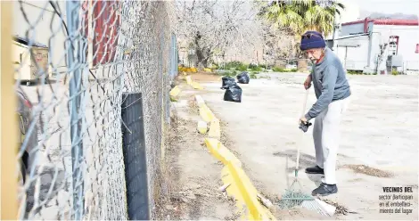  ??  ?? vecinoS Del sector participan en el embellecim­iento del lugar