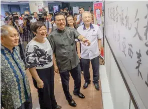  ??  ?? Liow (second from right) and Deputy Women, Family and Community Developmen­t Minister Datin Paduka Chew Mei Fun after opening the 2017 Blossom Arts Festival at Wisma MCA yesterday.