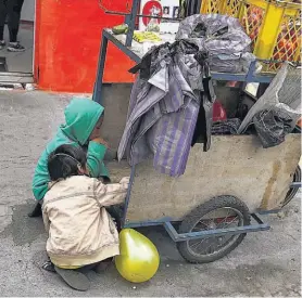  ??  ?? Desigualda­d. La brecha entre ricos y pobres también se amplió por el covid.