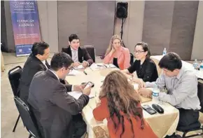  ??  ?? Q Participan­tes del Diplomado en Técnicas Actuariale­s aplicadas a las Políticas Públicas, en la ciudad de Asunción.