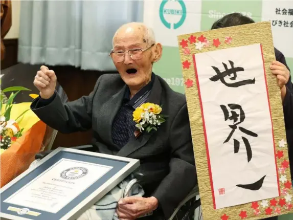  ??  ?? Passed away: Chitetsu Watanabe receiving a Guinness World Record (AFP/Getty)