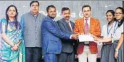  ??  ?? Dignitarie­s from CBSE with Managing Director and Principal of Mt. Abu School felicitati­ng winners of Science Exhibition.