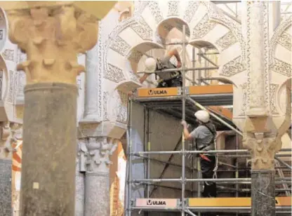  ?? VALERIO MERINO ?? Obras de mantenimie­nto en la Mezquita-Catedral de Córdoba