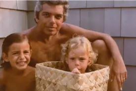  ??  ?? Page de gauche : Ralph Lauren, en 1978. En haut : avec sa femme Ricky à la première de Car Wash (de Joel Schumacher), en 1977. En bas : avec ses fils aînés, en 1971.