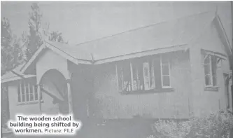  ?? Picture: FILE ?? The wooden school building being shifted by
workmen.