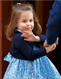  ??  ?? ABOVE: Princess Charlotte waves as she heads into the hospital to visit her new baby brother. RIGHT: The happy parents.