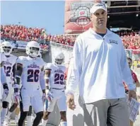  ?? MORRY GASH/AP ?? Florida Atlantic head coach Lane Kiffin leads his team onto the field before the Owls’ game against Wisconsin last Saturday in Madison, Wis.