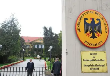  ?? FOTO: DPA PICTURE-ALLIANCE ?? Im Zentrum der neuesten Spannungen: die deutsche Botschaft in Ankara, für die der Anwalt Yilmaz S. seit rund 20 Jahren arbeitete.