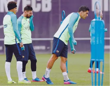  ??  ?? Neymar, Messi e Suárez formam o trio que faz sonhar os adeptos do Barcelona
