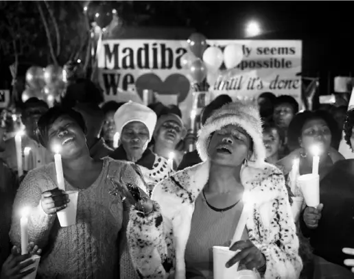  ?? Odd Andersen / AFP / GETTY IMAGES ?? A group of well wishers hold candles as they pray for the recovery of Nelson Mandela outside the Mediclinic heart hospital
in Pretoria on Wednesday. The South African anti-apartheid icon is fighting for his life in hospital.