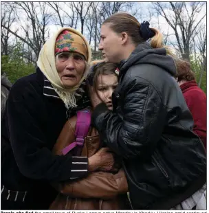  ?? (The New York Times/Tyler Hicks) ?? People who fled the small town of Ruska Lozova arrive Monday in Kharkiv, Ukraine amid continued fighting between Russian and Ukrainian forces.