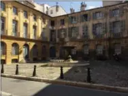  ?? SALLY CARPENTER HALE — THE ASSOCIATED PRESS ?? This photo shows one of the many fountains in old city Aixen-Provence, France. The city, founded in Roman times, has hundreds of fountains, along with many piazzas, openair markets, restaurant­s and boutiques.