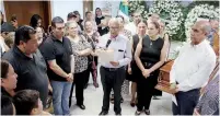  ?? ?? ▮ Familiares, amigos y compañeros rindieron un homenaje póstumo a Eduardo García Andrade en la Presidenci­a Municipal.