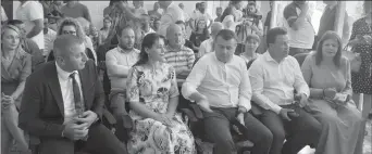  ??  ?? Taulant Balla dhe Niko Peleshi, gjatë ceremonisë së betimit të kryebashki­akut të ri në Devoll