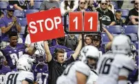  ?? AP 2015 ?? A play is signaled from the Washington sideline in a game on
Sept. 19, 2015. After years of debate over cost and equity, the NCAA approved widespread use of helmet communicat­ion in April for the Bowl Subdivisio­n. It will join traditiona­l methods such as huddles, hand signals, wristband play scripts and sideline signs.