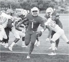  ?? ANDREW ULOZA FOR THE MIAMI HERALD ?? Chaminade Madonna running back Thaddius Franklin scores from one yard out to give the Lions the early lead against Carol City on Friday.