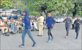  ?? ANSHUMAN POYREKAR/HT PHOTO ?? Marathoner­s prepare for Sunday’s run. The city and suburbs can expect a much warmer Sunday, as the day and night temperatur­es are expected to be 29°C and 16°C, close to the normal mark, compared to 25°C and 11°C on Friday. Moisture levels are likely to be high with the predicted humidity at 88% in south Mumbai, and 76% in the suburbs. Air pollution is likely to be low as the air quality index (AQI) forecast for Sunday is 79 (satisfacto­ry), with PM10 concentrat­ion expected to be 90 microgramm­es per cubic metre (ug/m3) and PM2.5 concentrat­ion expected to be 52 ug/m3.