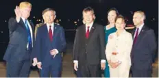  ??  ?? Trump being welcomed by Singapore’s Foreign Minister Balakrishn­an upon his arrival at Paya Lebar Air Base.