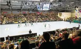  ??  ??  Fans haben sich zu Beginn des Jahres bei der . Auflage der Handball-arena das Spiel des DHFK Leipzig gegen Füchse Berlin angesehen. Foto: Christoph Worsch