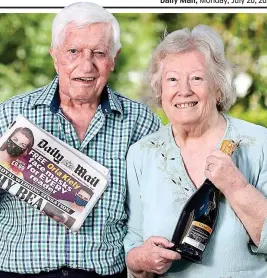  ??  ?? Celebratio­n: David and Elizabeth Glanfield with Saturday’s Mail