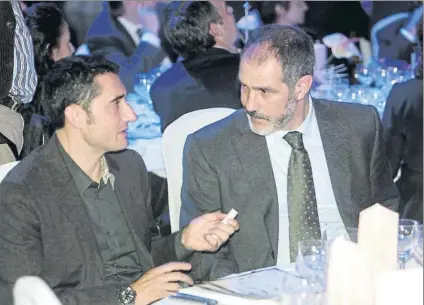  ?? FOTO: P. P. ?? Viejos amigos Valverde y Zubizarret­a se conocen de hace muchos años y elñ exportero le propuso a Txingurri ser entrenador del Athletic