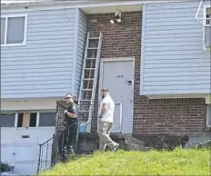  ?? Lake Fong/Post-Gazette ?? Pittsburgh police searched for illegal substances Wednesday at 1268 Lakewood Ave. in Elliott.