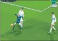  ??  ?? MINUTO 66. No es penalti de Sergio Ramos a Juanmi.